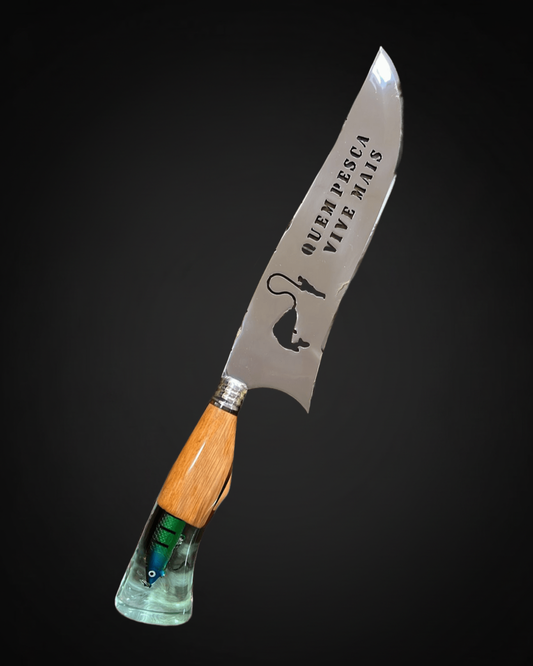 Faca Profissional Exclusiva Quem Pesca Vive Mais 8" – Aço Inox 420 Premium + Bainha - 35cm (20 cm de Lâmina)